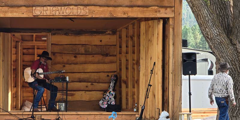 Camper submitted image from Griswold’s Alpine Cabins