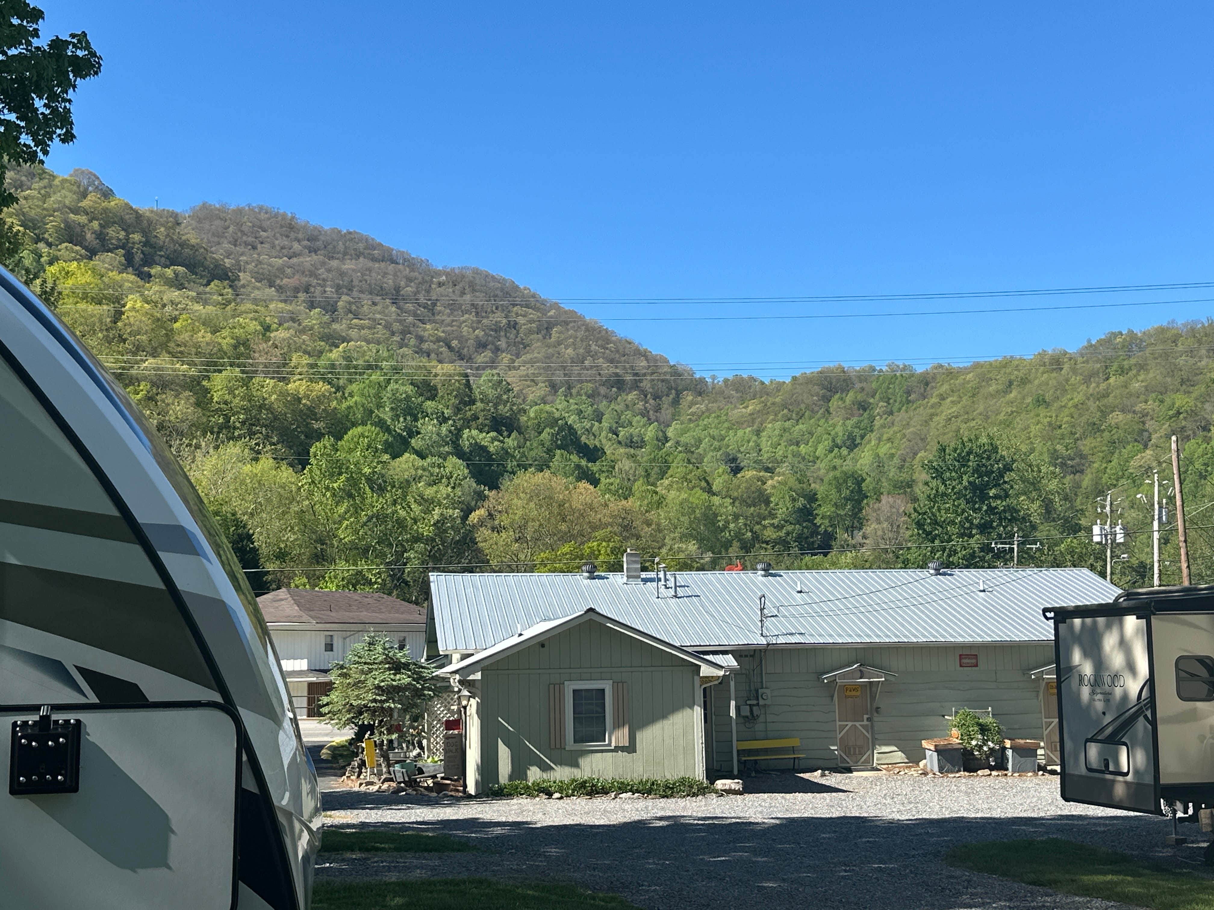 Camper submitted image from Hillbilly Campground - 4