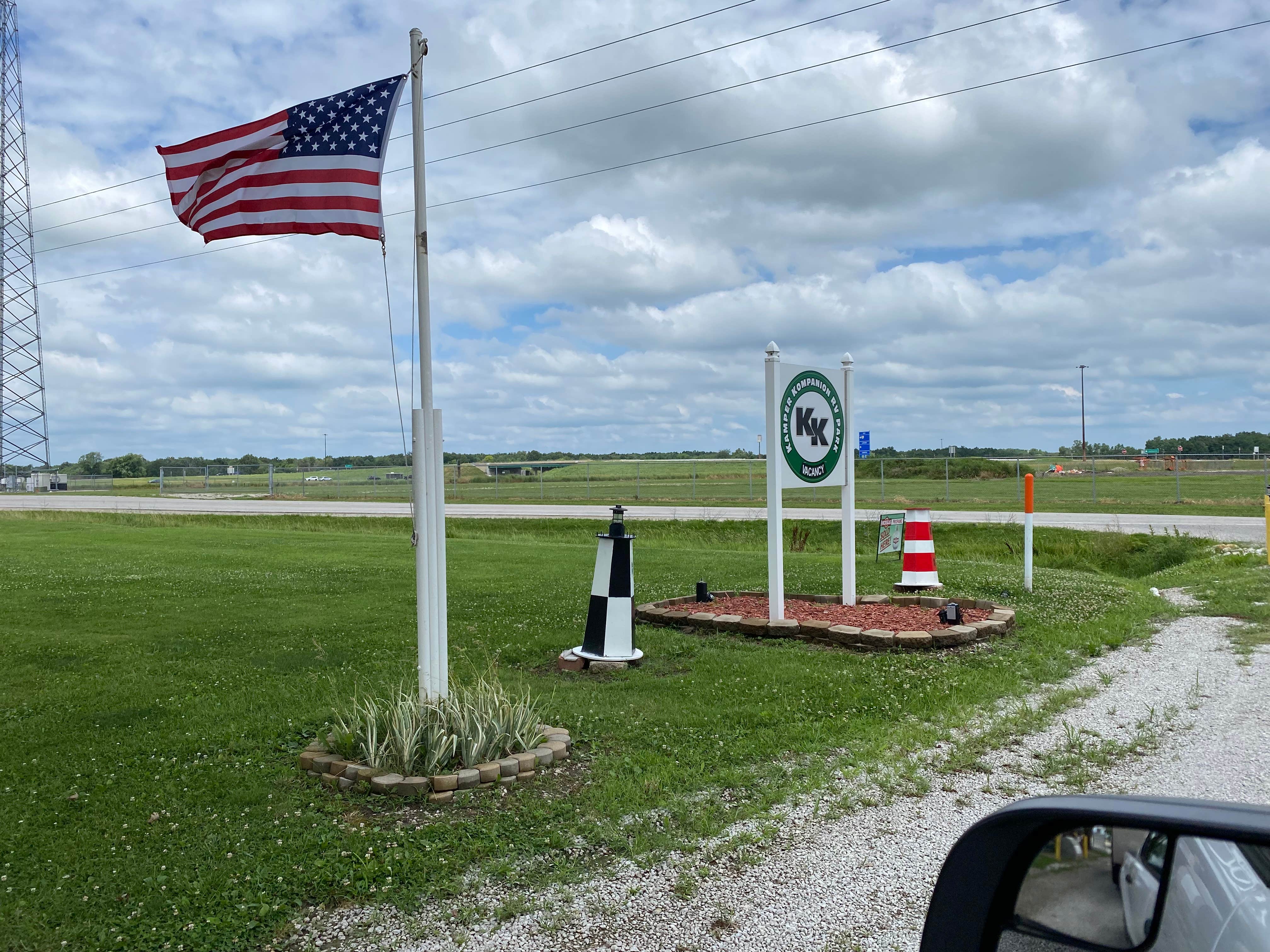 Camping near Lazy Days RV Park & Campground: Kamper Kompanion RV Park, Litchfield, Illinois