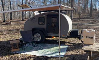 Scott D.'s photo at Lago Linda Hideaway near McKee, KY