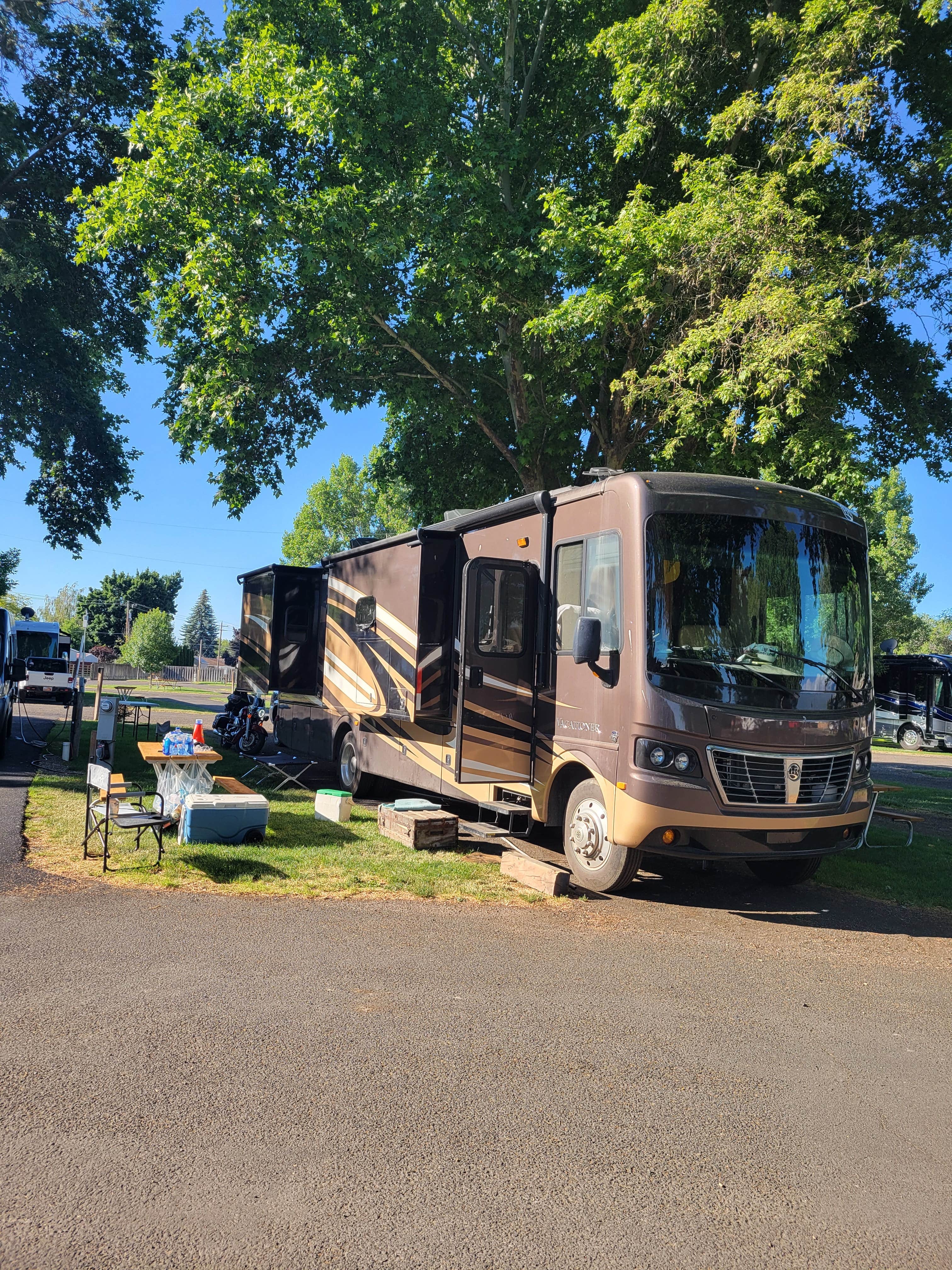 Camping near Crooked River Campground — The Cove Palisades State Park: Mountain View RV Park, Madras, Oregon