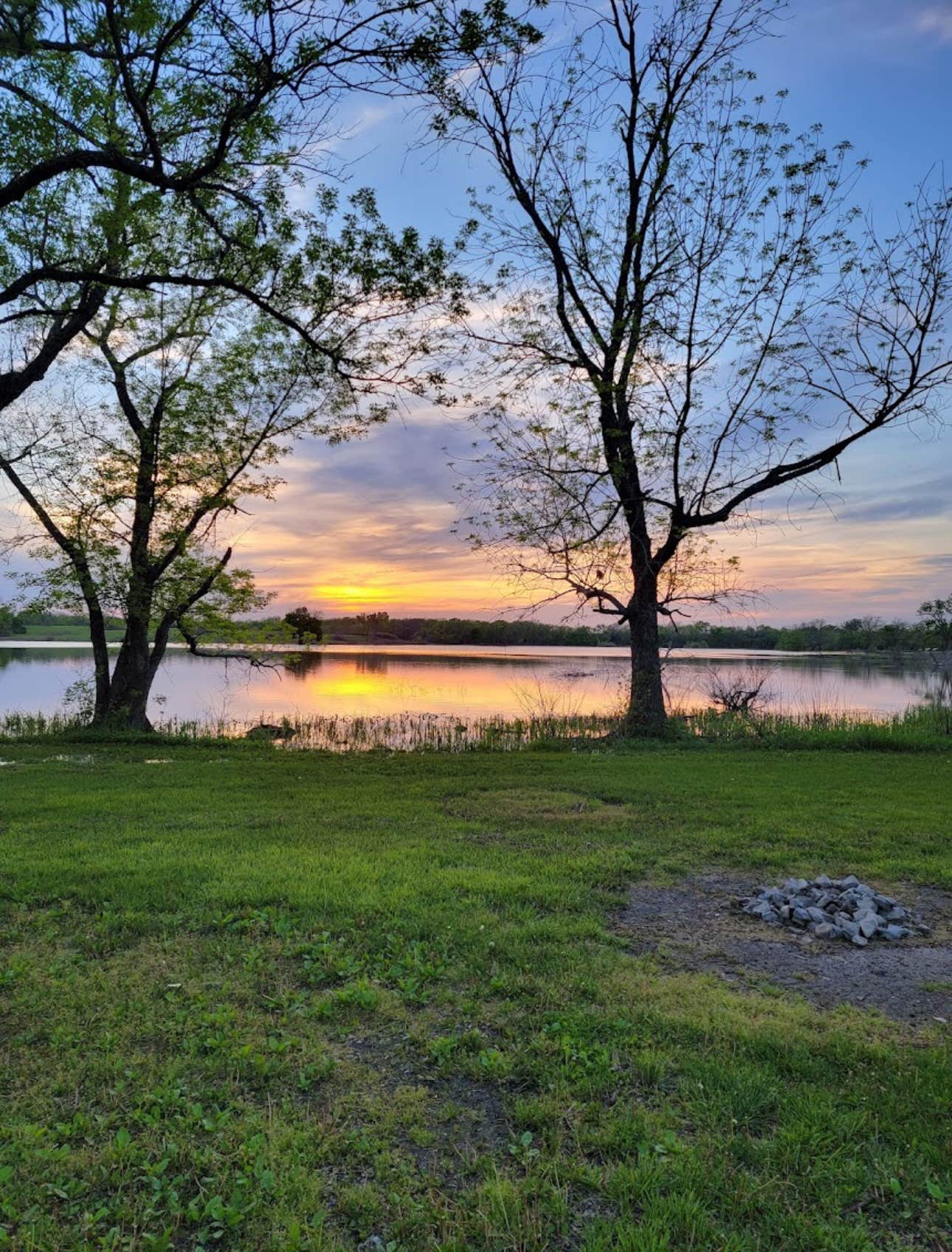 Camping near Kamp Siesta: Neosho State Fishing Lake, Big Hill Lake, Kansas