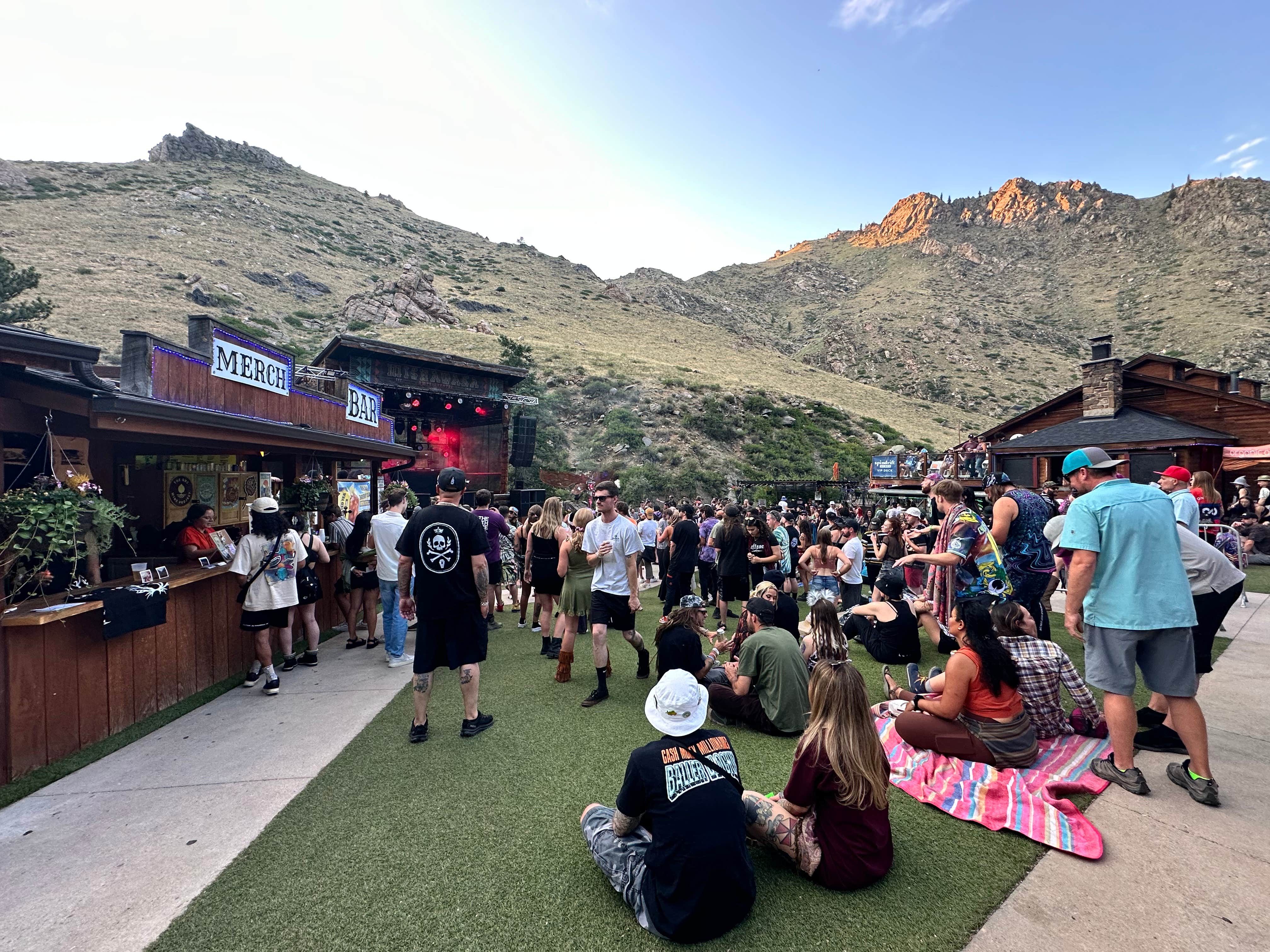 Riverside: A Canyon Retreat