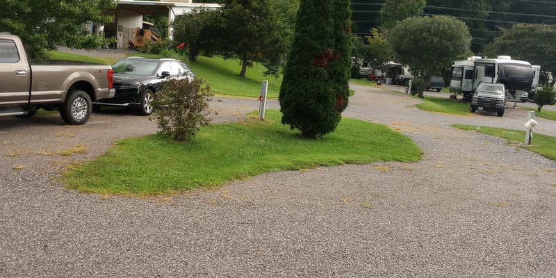 Camper submitted image from Smoker Holler RV Resort