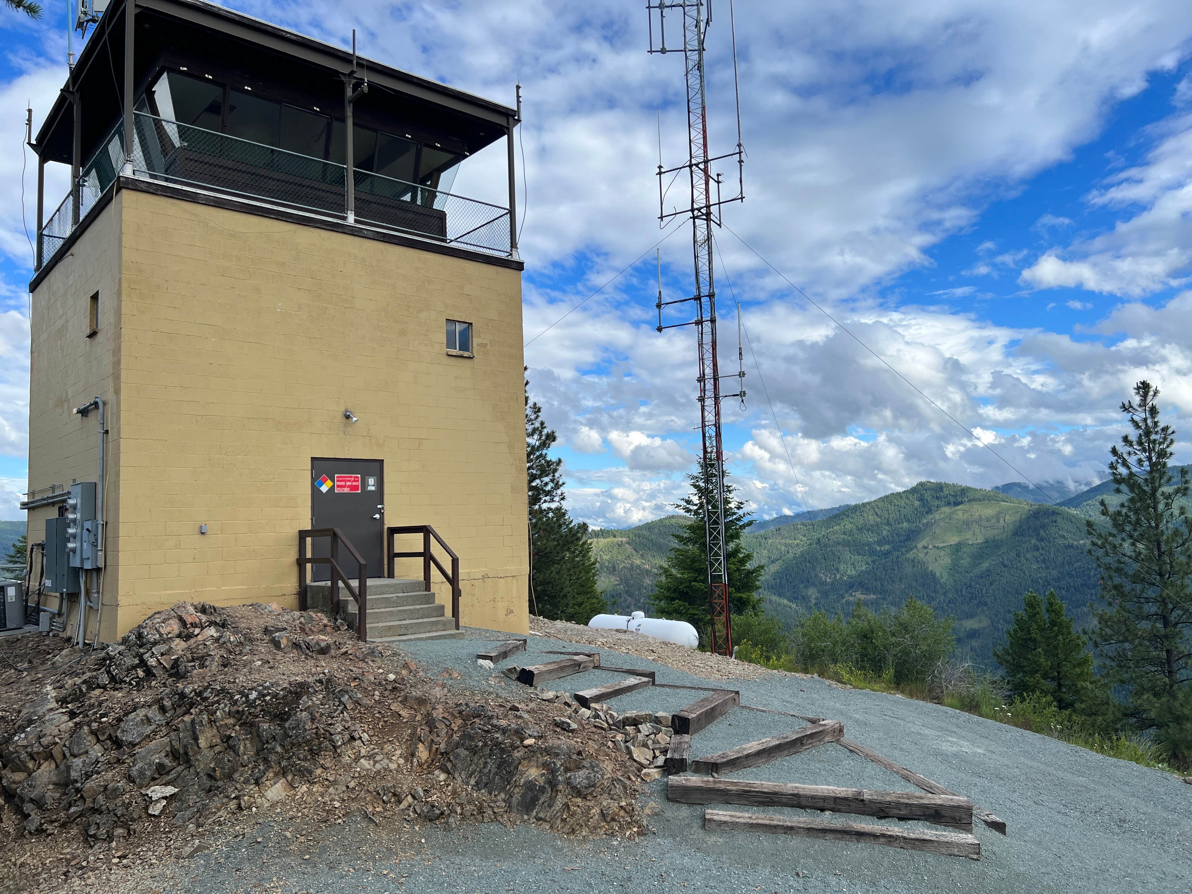 Camper submitted image from Thompson Peak Lookout Tower - 5