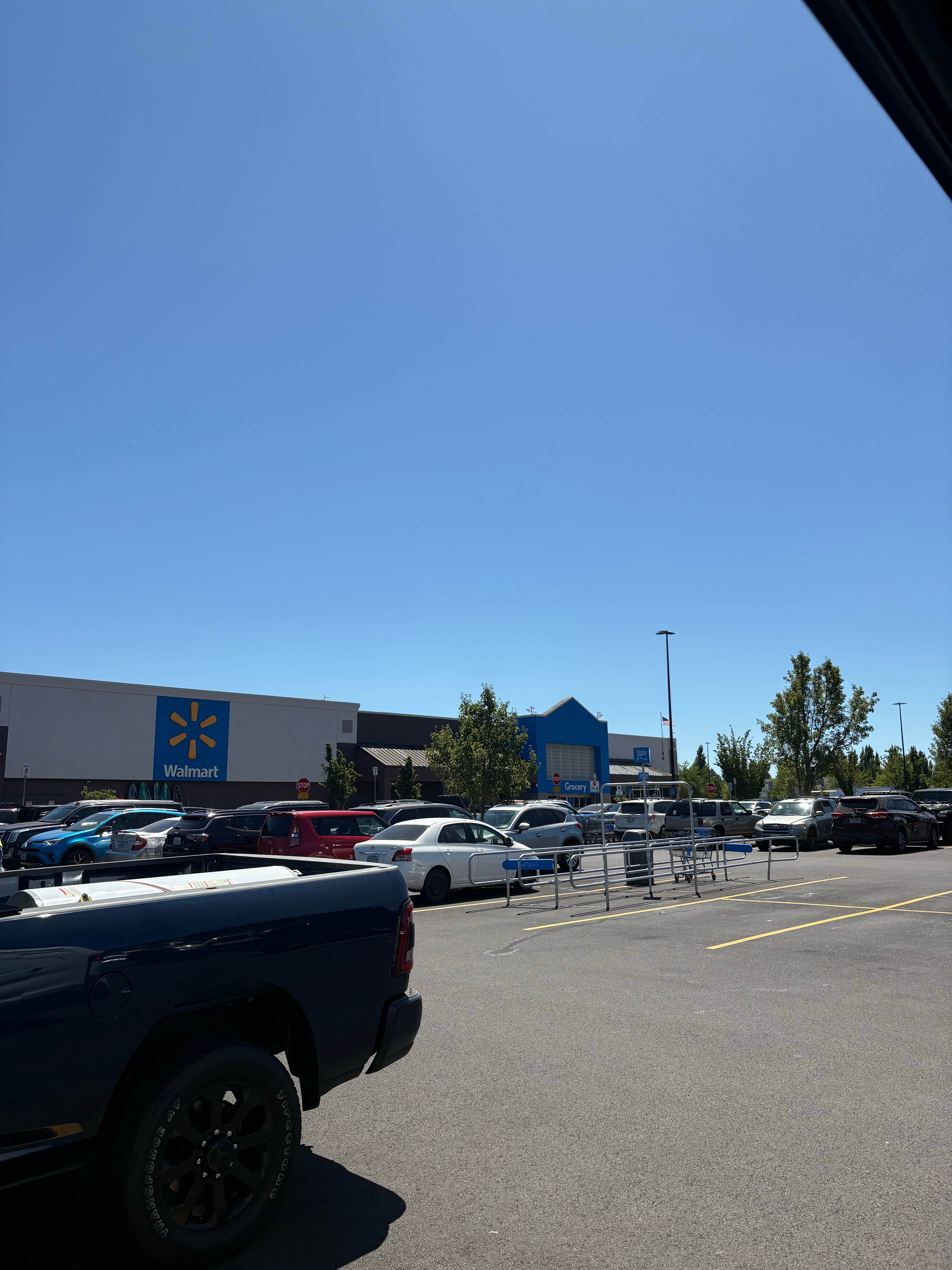 Walmart — Woodburn Supercenter | Gervais, Oregon